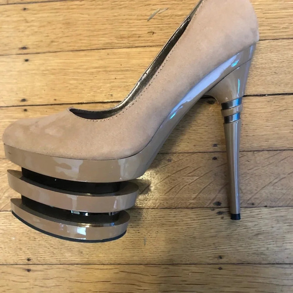 Sexy mile high platforms - Picture 6 of 9